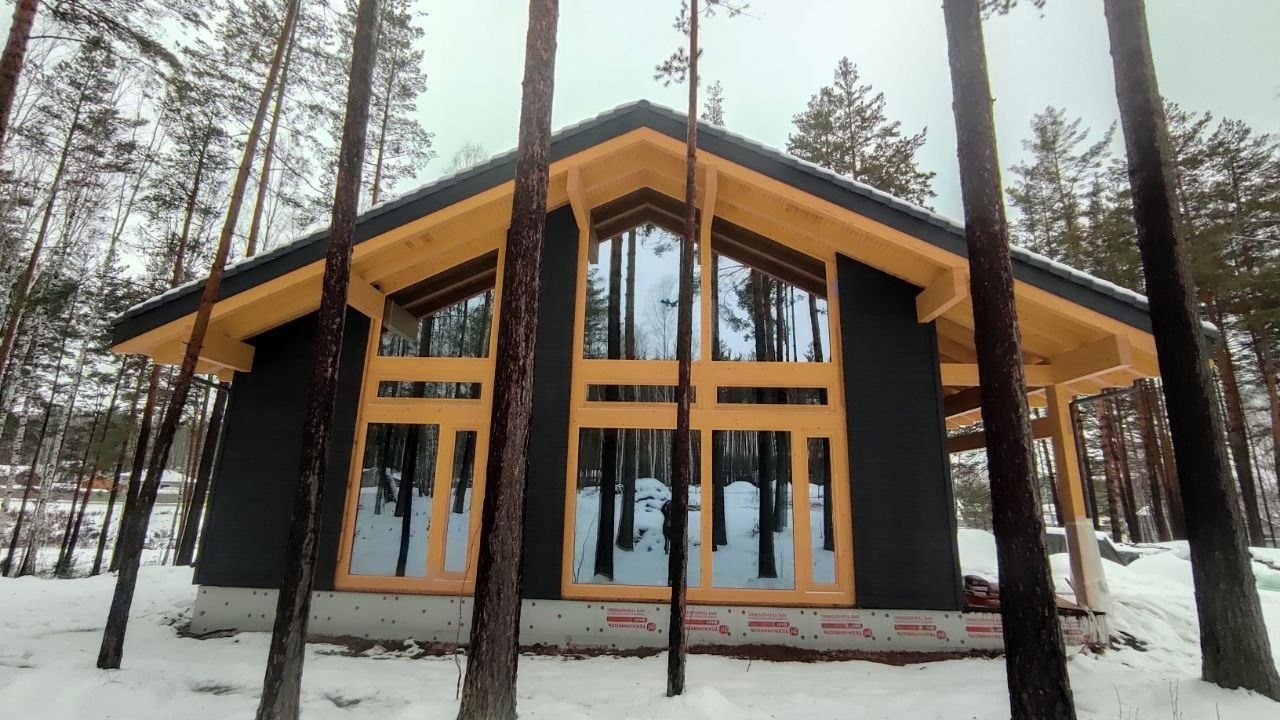 Сысертский фахверковый посёлок — симметричный фахверк с отражением леса